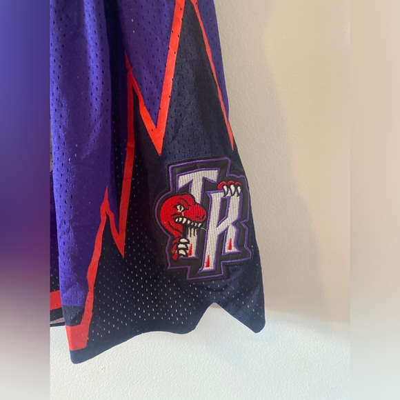 JUST DON NBA TORONTO RAPTORS BASKETBALL SHORTS PURPLE XL 1998-99 - Picture 3 of 8